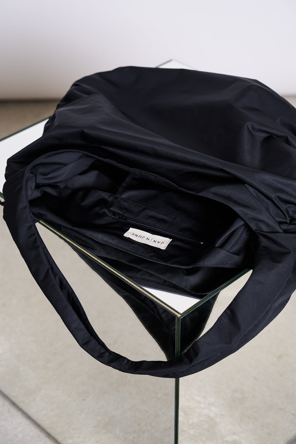 DRAWSTRING SHOPPER LYNE BLACK Accessories jan-n-june 3
