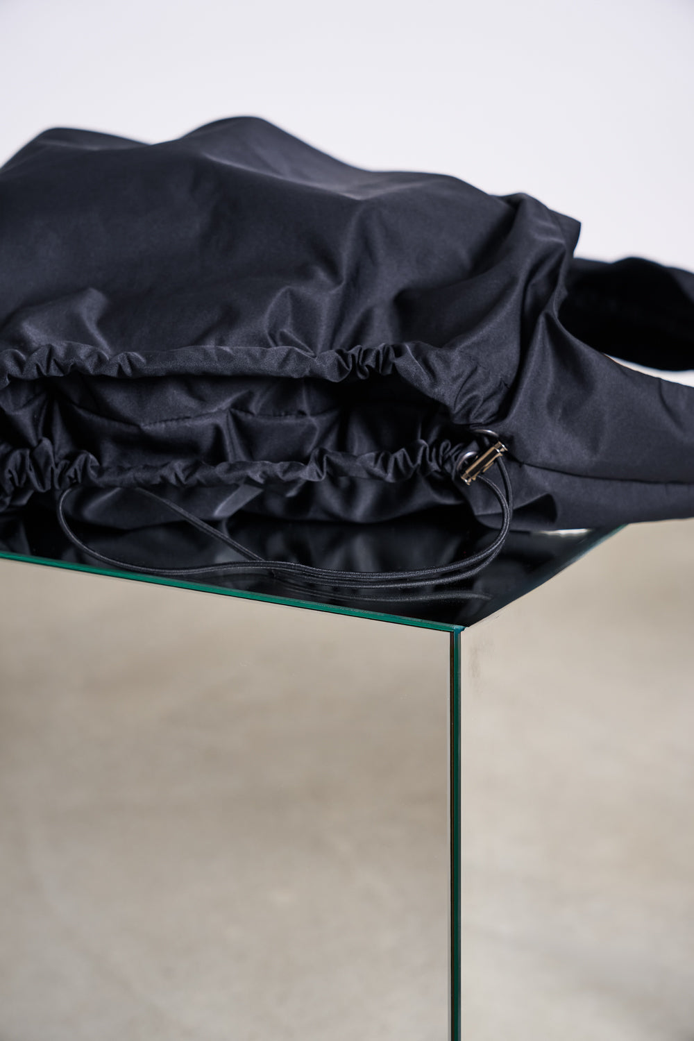 DRAWSTRING SHOPPER LYNE BLACK Accessories jan-n-june 5