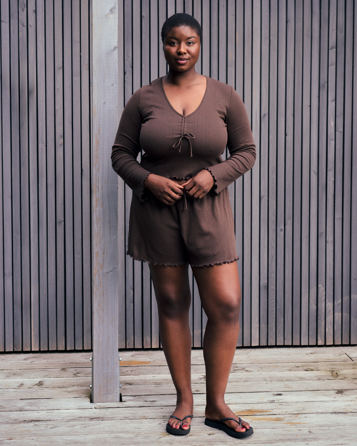 POINTELLE PYJAMA V-NECK LONGSLEEVE CHOCOLATE GOTS T-shirt jan-n-june 9