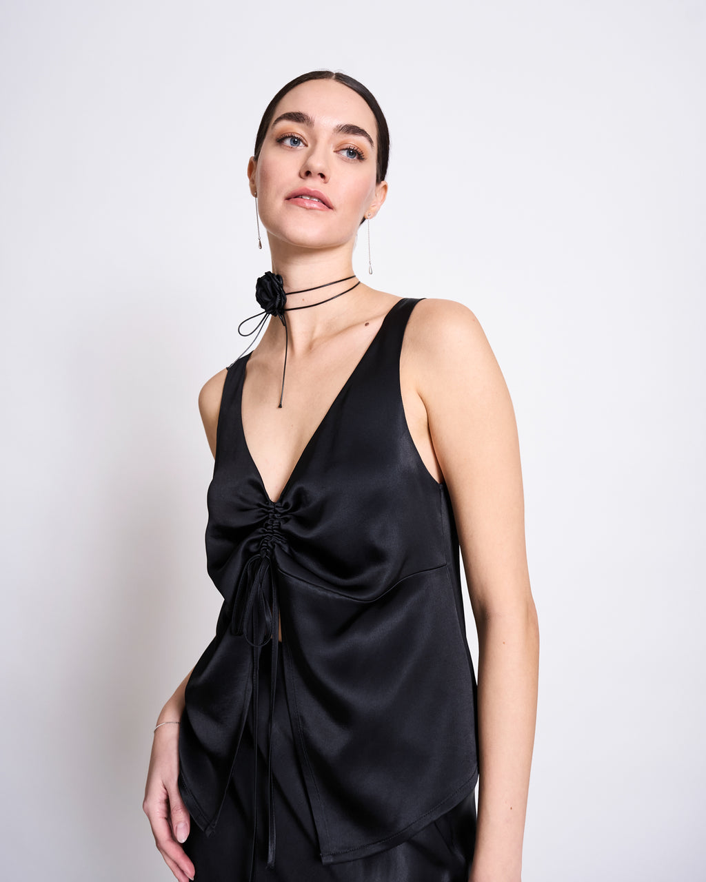 RUFFLED V-NECK TOP TALARA BLACK T-shirt jan-n-june 3