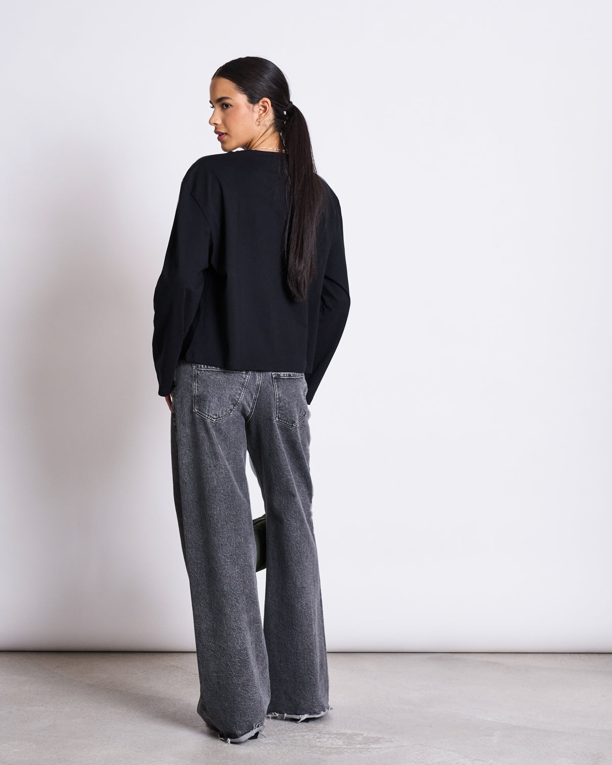 BOXY LONGSLEEVE ANKIRA BLACK Longsleeve jan-n-june 4