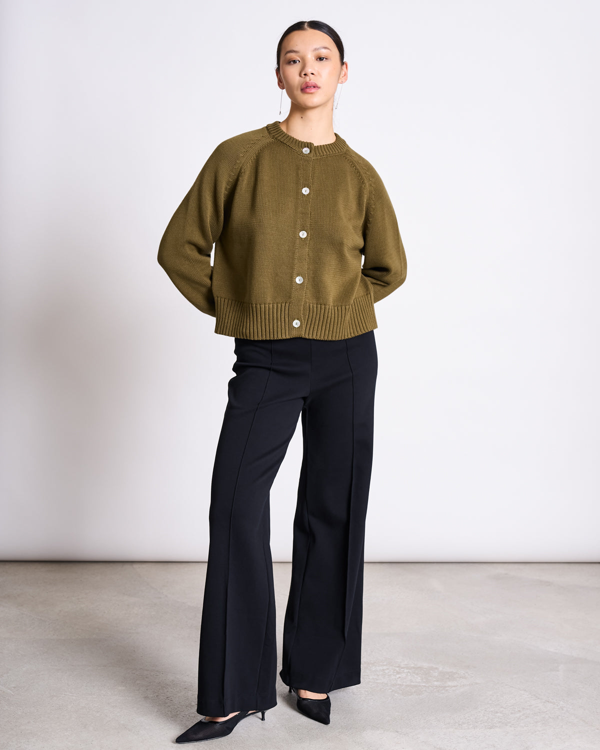 RELAXED CREWNECK CARDIGAN SIVIA WOODY OLIVE GOTS Cardigan jan-n-june 1