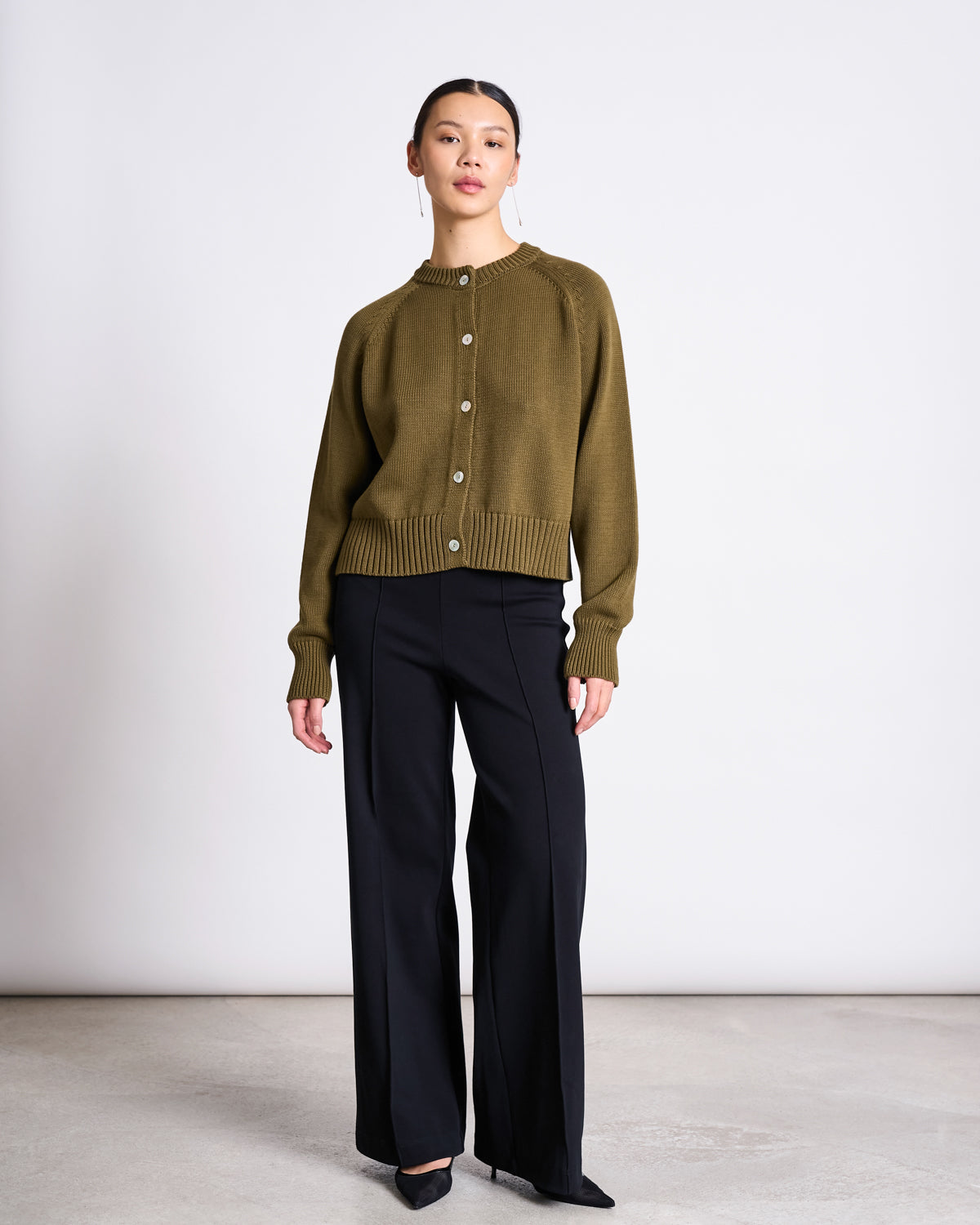 RELAXED CREWNECK CARDIGAN SIVIA WOODY OLIVE GOTS Cardigan jan-n-june 2