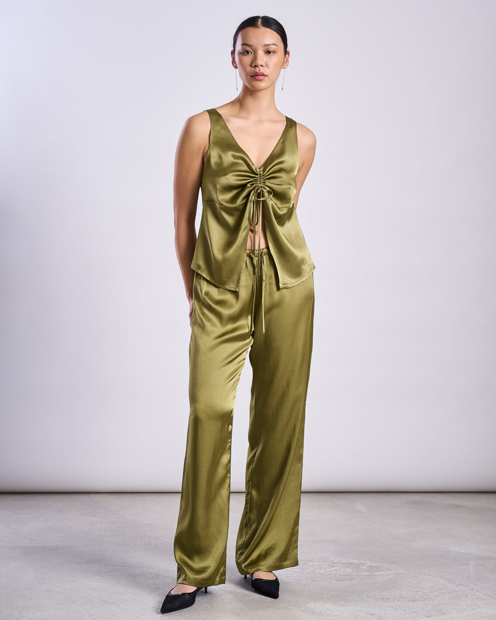 LOOSE SILKY PANTS FRIS WOODY OLIVE Pants jan-n-june 1