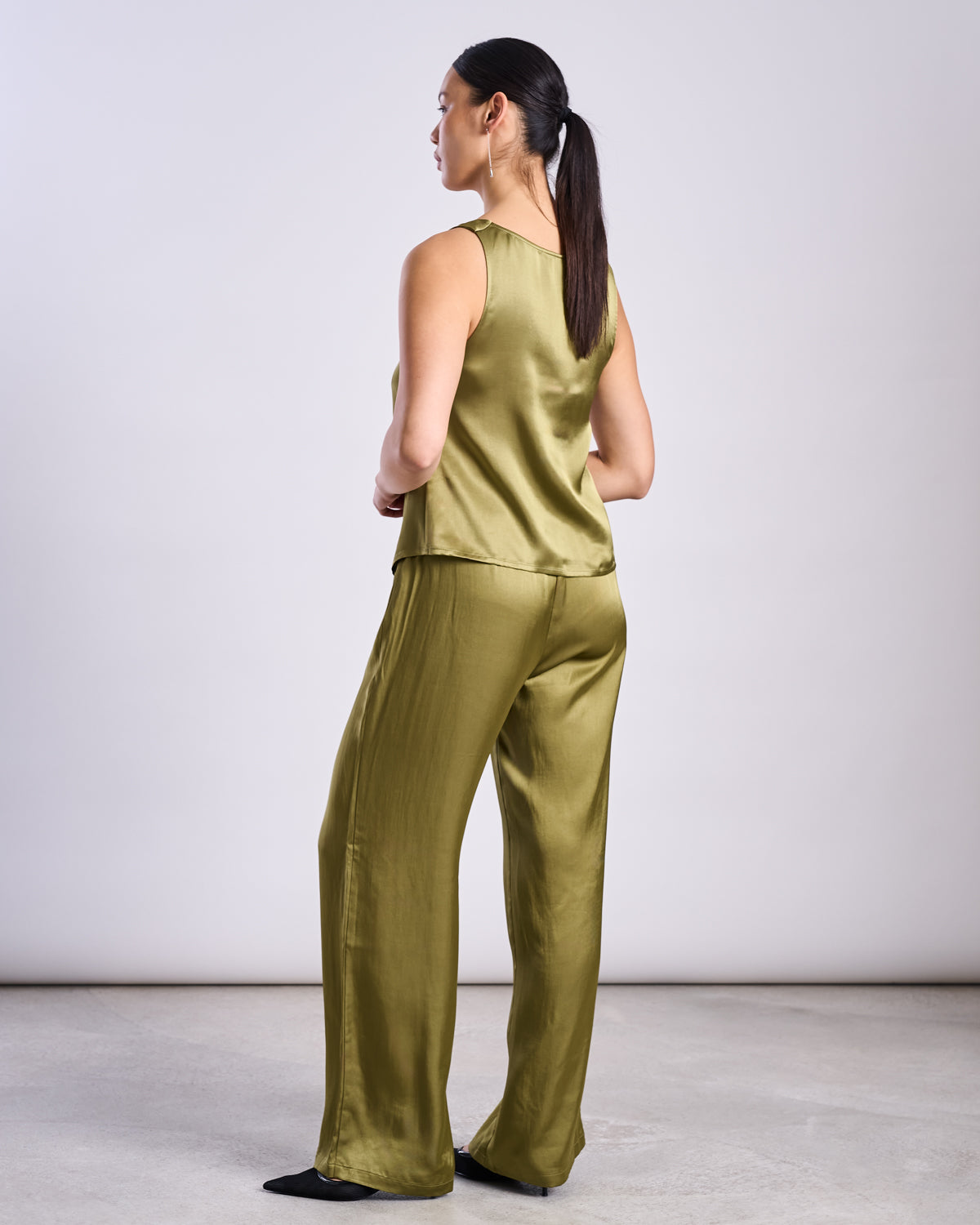 LOOSE SILKY PANTS FRIS WOODY OLIVE Pants jan-n-june 2