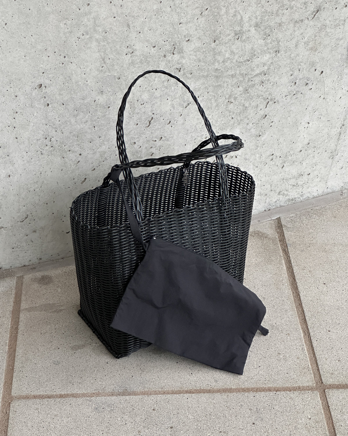 RAYAS COLLECTIVE MEDIUM BASKET LIQUORICE Accessories jan-n-june 4