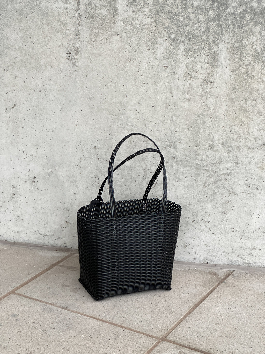 RAYAS COLLECTIVE MEDIUM BASKET LIQUORICE Accessories jan-n-june 7