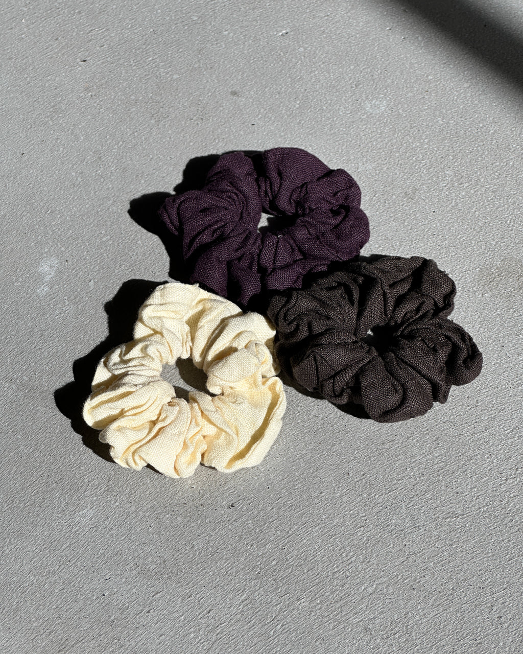 LINEN SCRUNCHIE MUD Accessories jan-n-june 3