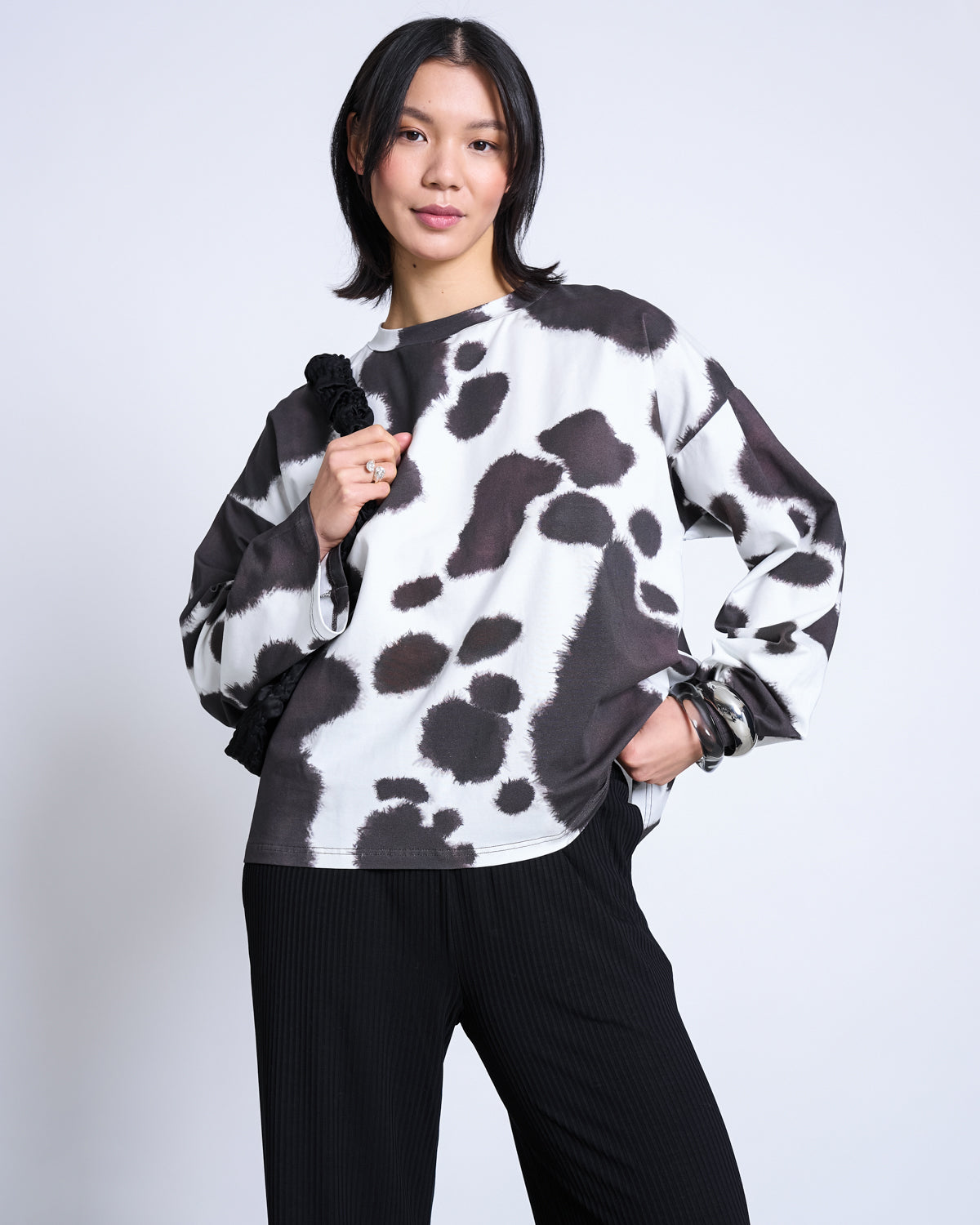PRINTED OVERSIZED LONGSLEEVE CAMIA COW PRINT GOTS Longsleeve jan-n-june 1