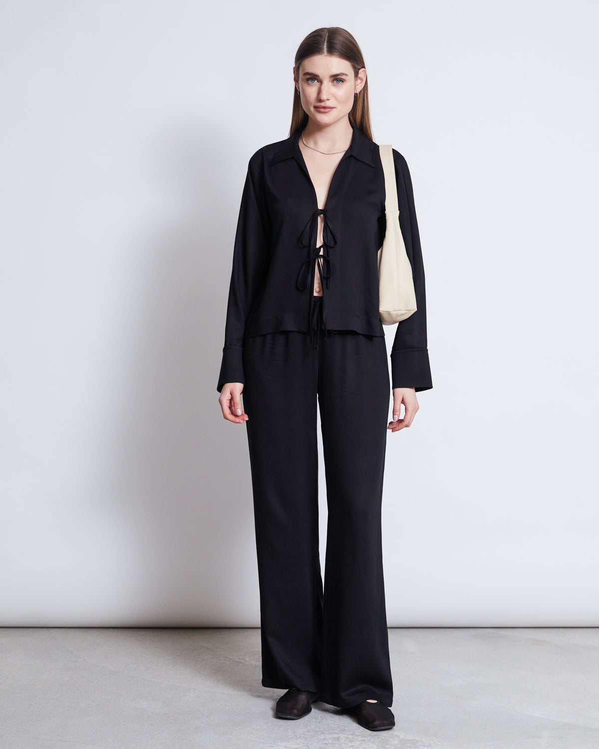 TIE BLOUSE KALUZ BLACK T-shirt jan-n-june 1