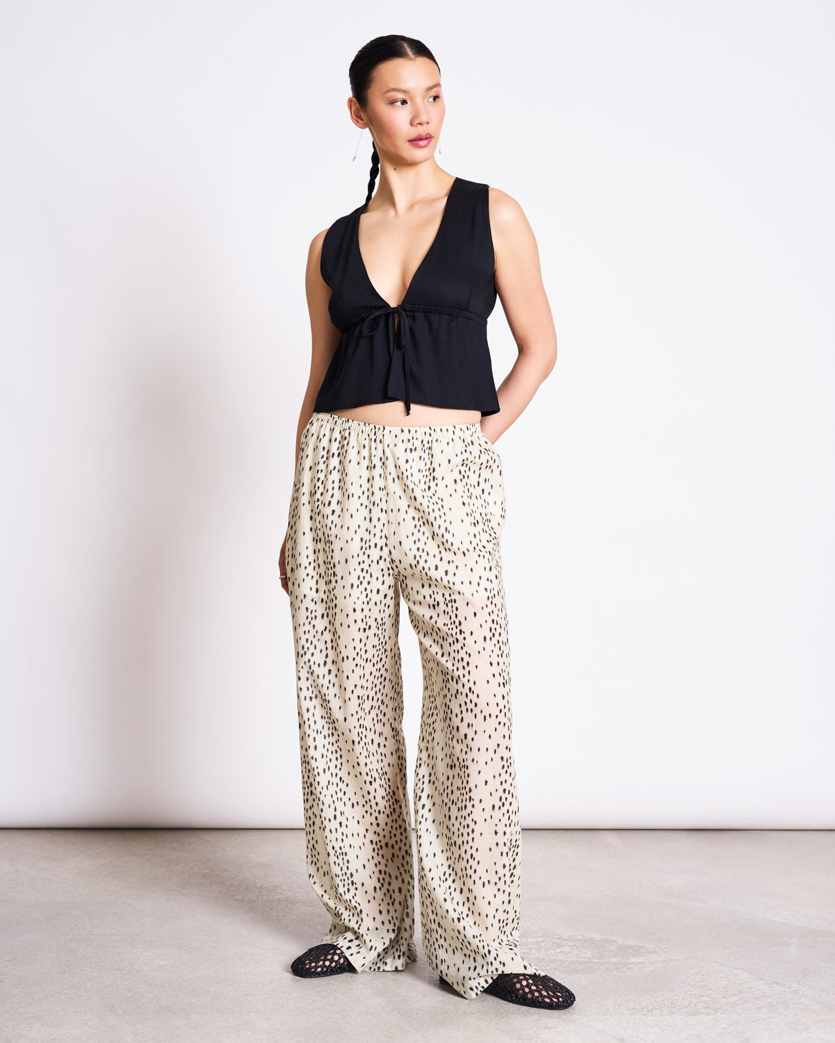 TIE TOP VESTER BLACK Tops jan-n-june 1