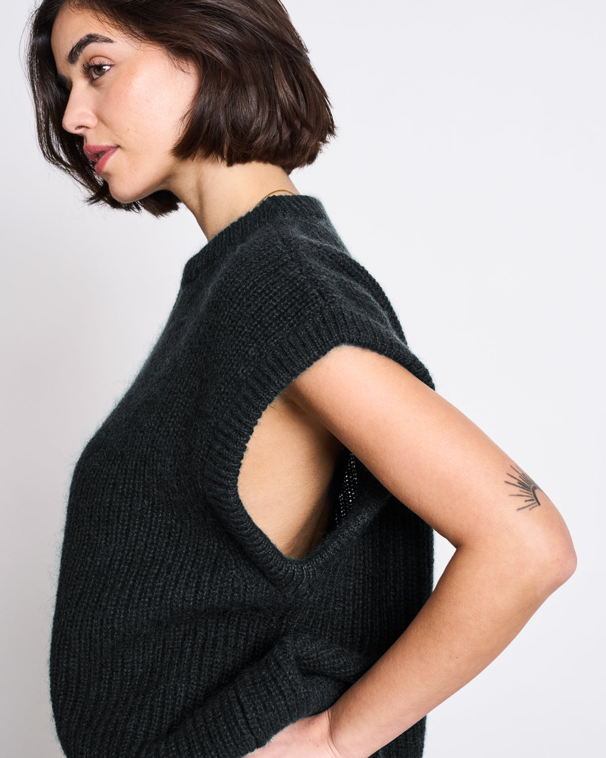 WOOLY SLIPOVER THANDA BLACK T-shirt jan-n-june 9